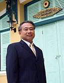 Dr.Suwat Wanisubut